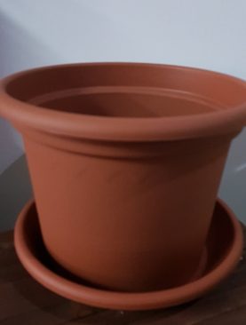 Plastic Pots terracotta brown